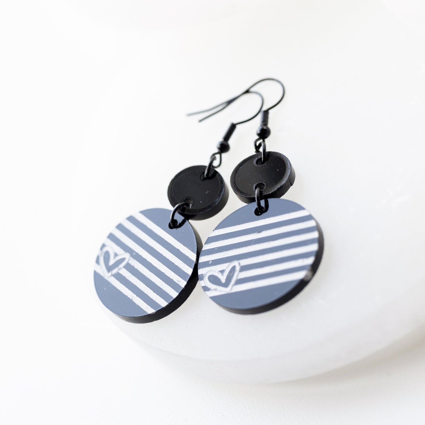 Black and White Stripe Circle Hearts