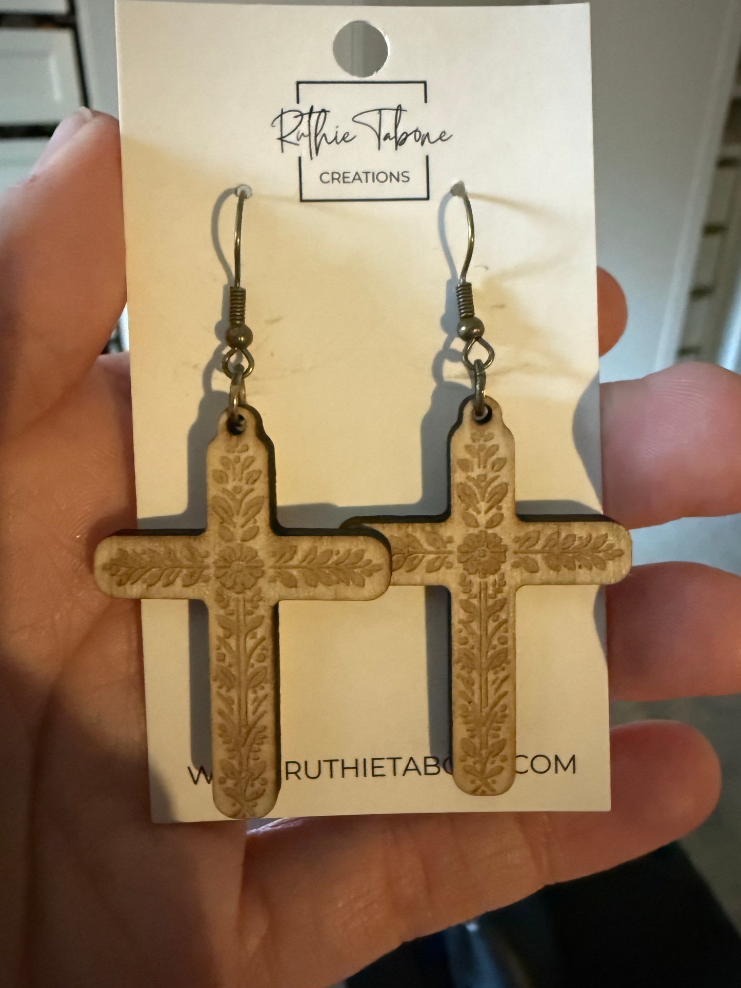 Detailed Cross Dangle