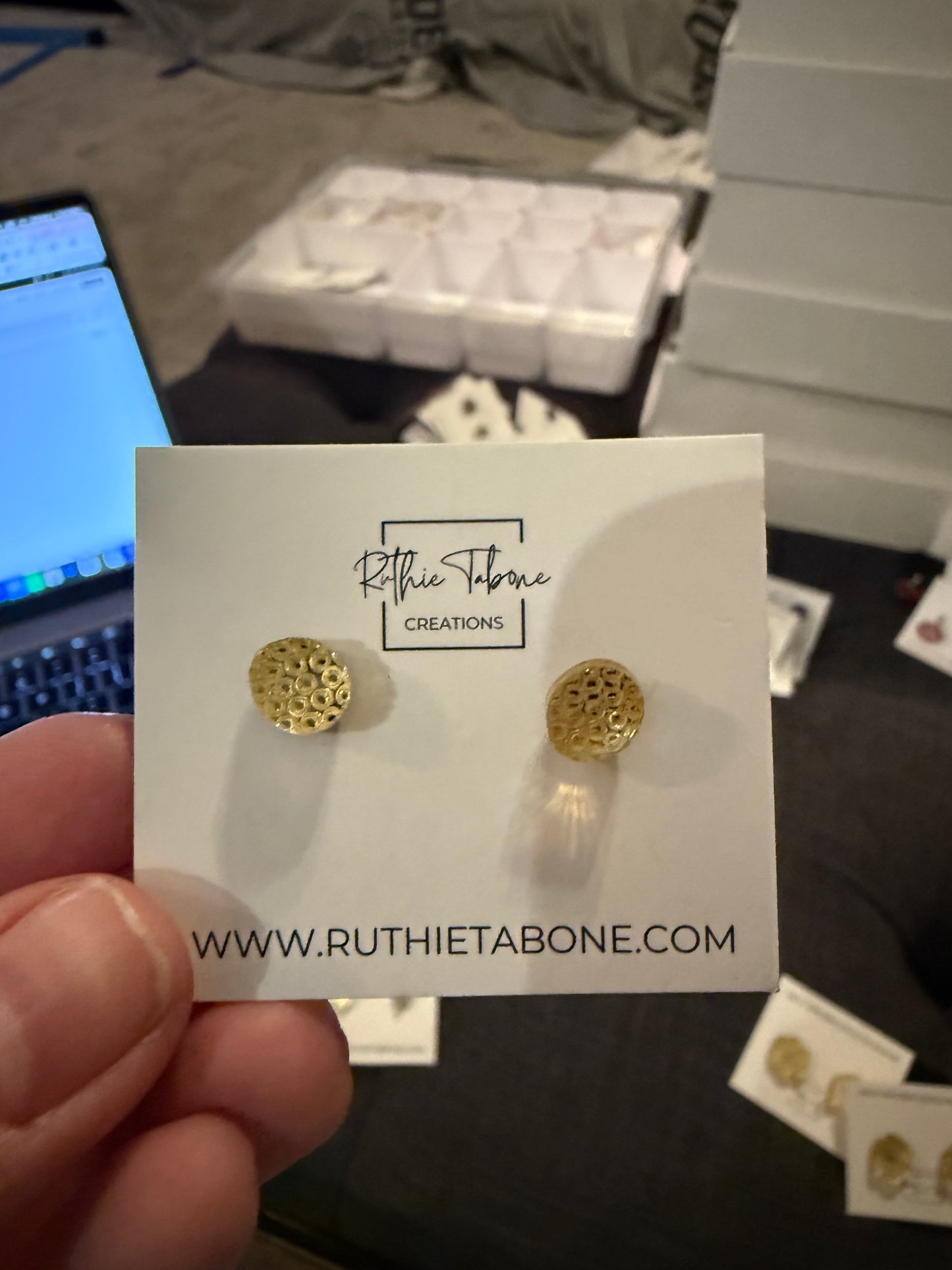 Pistil Studs
